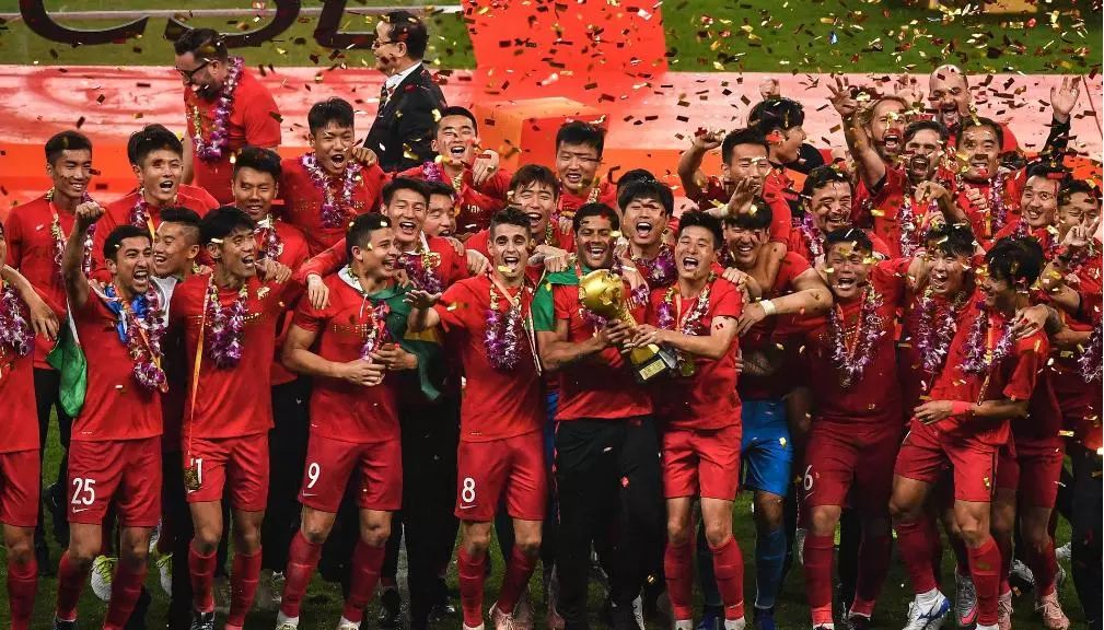 LPL 决赛现场归来画面：银龙杯已经近在咫尺，放手 再试一次